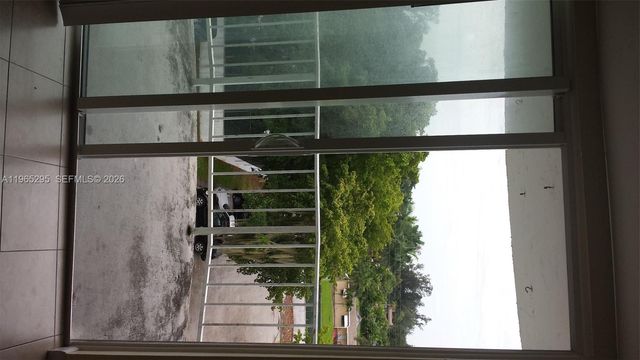 492 NW 165th St Rd C-509, Miami, FL 33169