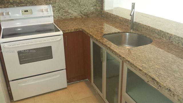 492 NW 165th St Rd C-509, Miami, FL 33169