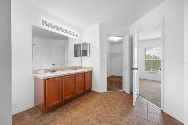2227 ROANOKE SPRINGS DRIVE, Ruskin, FL 33570