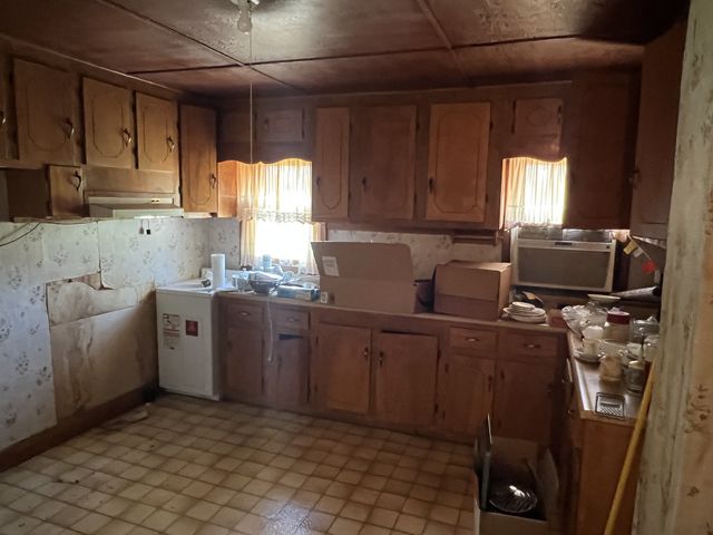 921 Yellow Creek Rd, Dickson, TN 37055