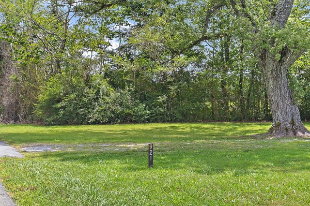 921 Yellow Creek Rd, Dickson, TN 37055