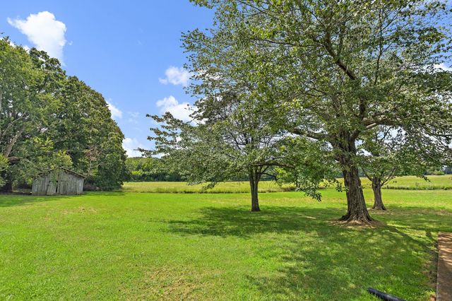 921 Yellow Creek Rd, Dickson, TN 37055