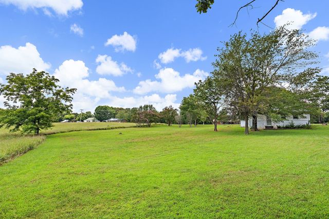 921 Yellow Creek Rd, Dickson, TN 37055