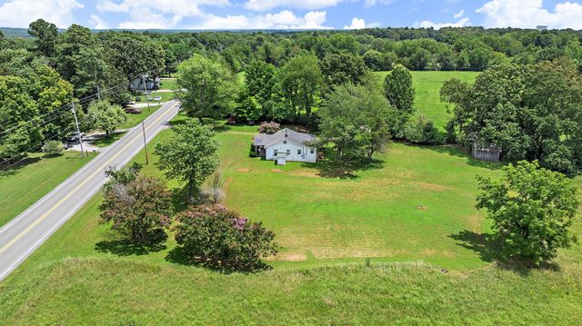 921 Yellow Creek Rd, Dickson, TN 37055