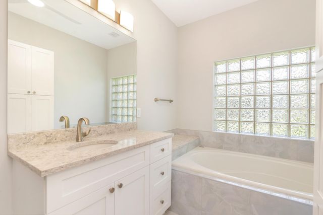 9119 Bay Point Circle, West Palm Beach, FL 33411