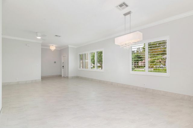 9119 Bay Point Circle, West Palm Beach, FL 33411