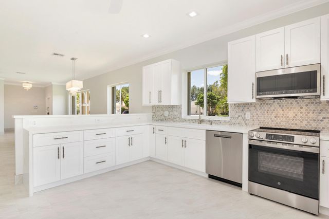 9119 Bay Point Circle, West Palm Beach, FL 33411