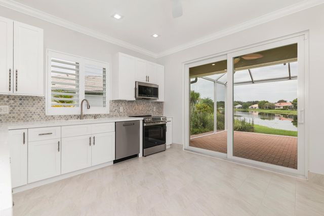 9119 Bay Point Circle, West Palm Beach, FL 33411