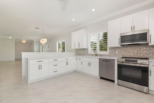 9119 Bay Point Circle, West Palm Beach, FL 33411