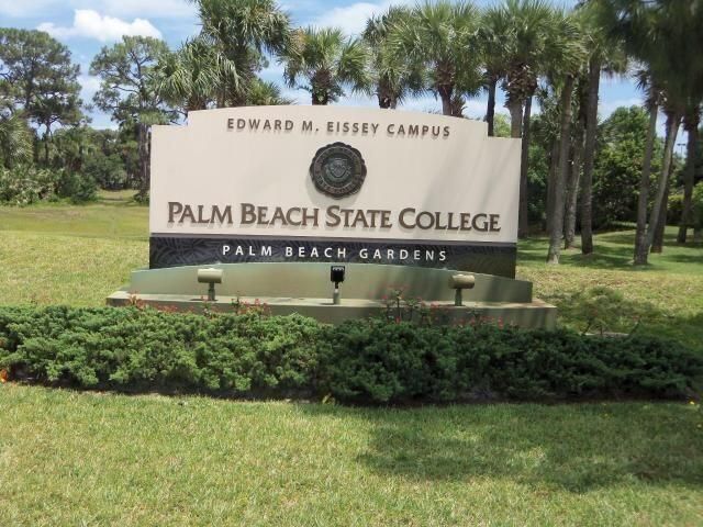 9119 Bay Point Circle, West Palm Beach, FL 33411