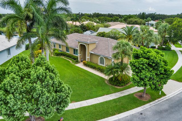 9119 Bay Point Circle, West Palm Beach, FL 33411