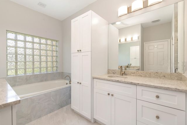 9119 Bay Point Circle, West Palm Beach, FL 33411