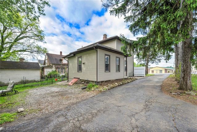 22 Main Street S, Navarre, OH 44662