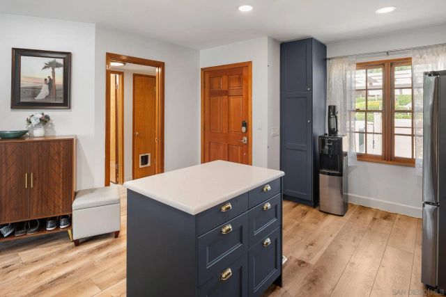 8647 Circle R Valley Ln, Escondido, CA 92026