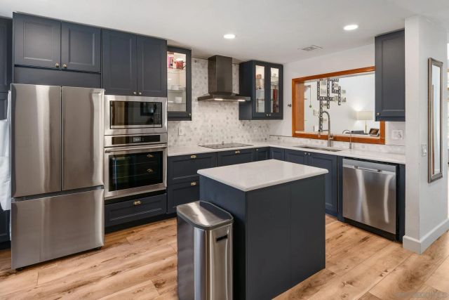 8647 Circle R Valley Ln, Escondido, CA 92026