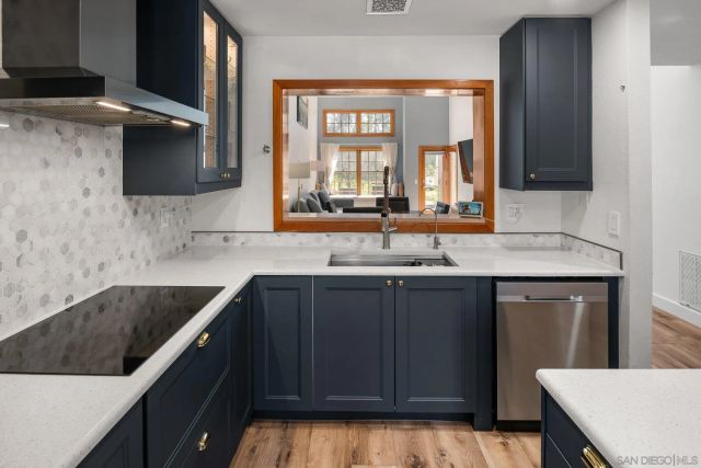 8647 Circle R Valley Ln, Escondido, CA 92026