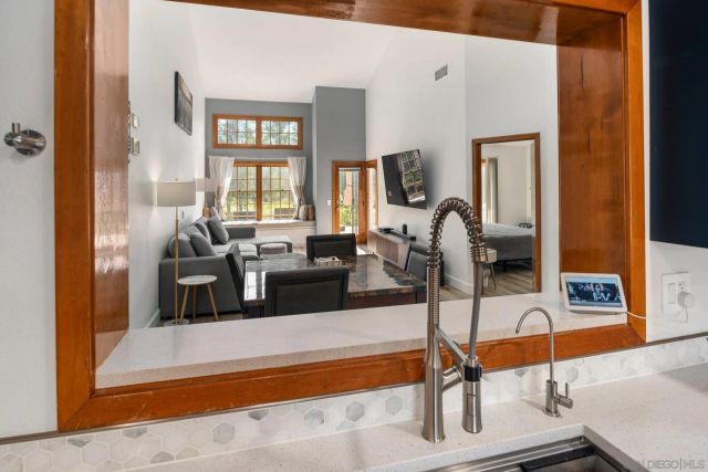 8647 Circle R Valley Ln, Escondido, CA 92026