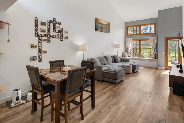 8647 Circle R Valley Ln, Escondido, CA 92026