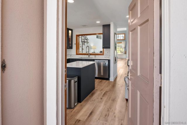 8647 Circle R Valley Ln, Escondido, CA 92026