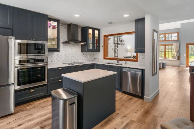 8647 Circle R Valley Ln, Escondido, CA 92026