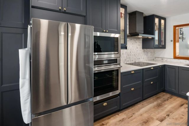 8647 Circle R Valley Ln, Escondido, CA 92026