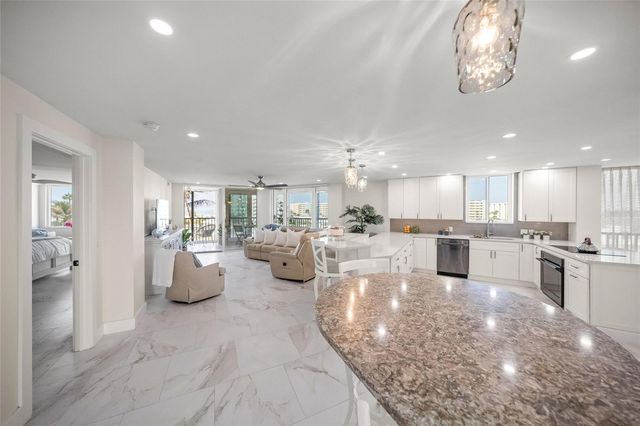 5880 MIDNIGHT PASS ROAD 511, Sarasota, FL 34242