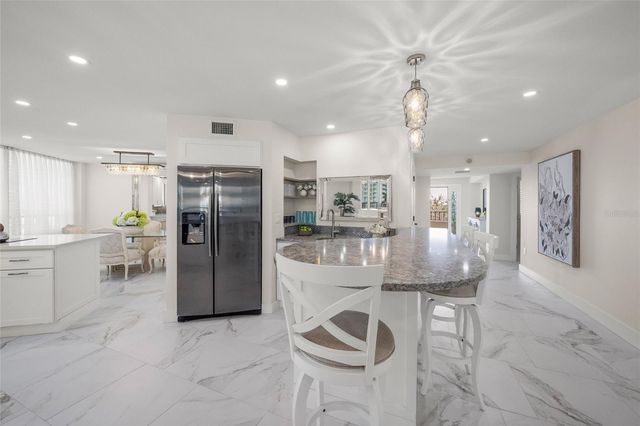 5880 MIDNIGHT PASS ROAD 511, Sarasota, FL 34242