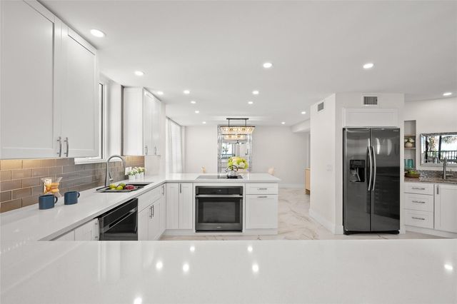 5880 MIDNIGHT PASS ROAD 511, Sarasota, FL 34242