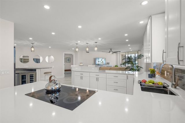 5880 MIDNIGHT PASS ROAD 511, Sarasota, FL 34242