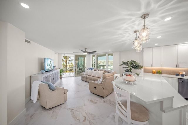 5880 MIDNIGHT PASS ROAD 511, Sarasota, FL 34242