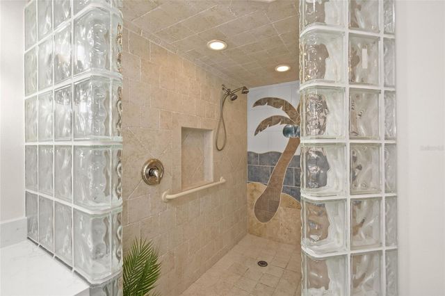 5880 MIDNIGHT PASS ROAD 511, Sarasota, FL 34242