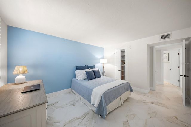 5880 MIDNIGHT PASS ROAD 511, Sarasota, FL 34242