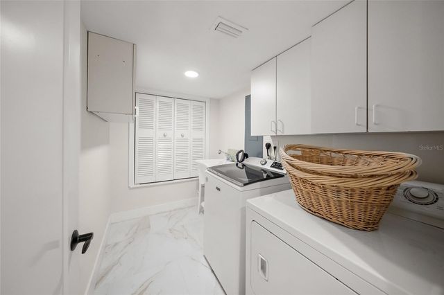 5880 MIDNIGHT PASS ROAD 511, Sarasota, FL 34242