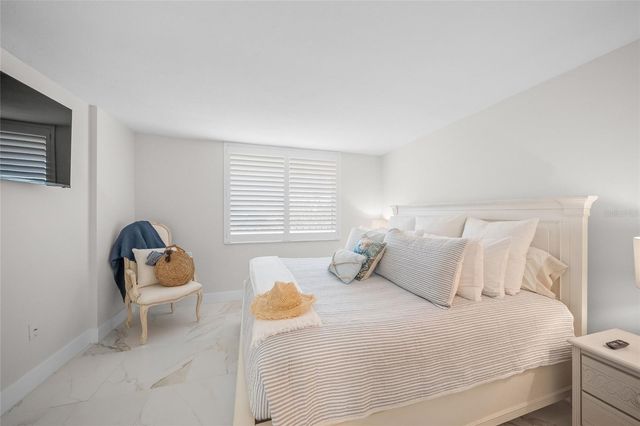 5880 MIDNIGHT PASS ROAD 511, Sarasota, FL 34242