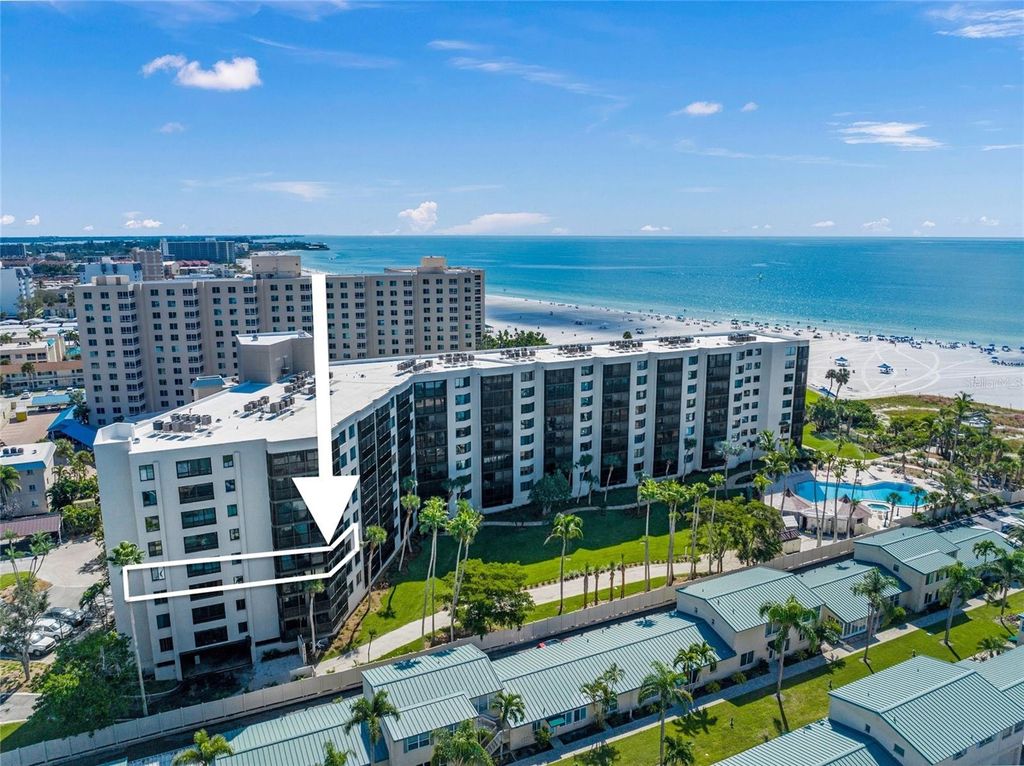 Image 11 of property listing at 5880 MIDNIGHT PASS ROAD 511, Sarasota, FL 34242