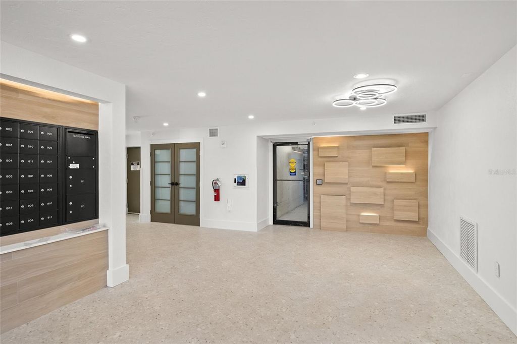 Image 13 of property listing at 5880 MIDNIGHT PASS ROAD 511, Sarasota, FL 34242