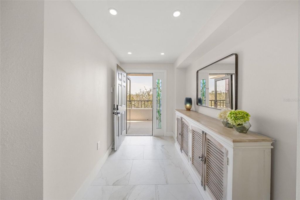 Image 15 of property listing at 5880 MIDNIGHT PASS ROAD 511, Sarasota, FL 34242