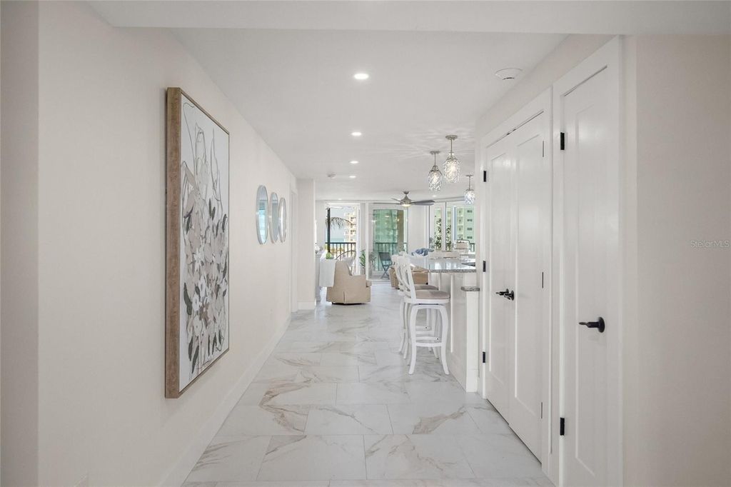 Image 16 of property listing at 5880 MIDNIGHT PASS ROAD 511, Sarasota, FL 34242