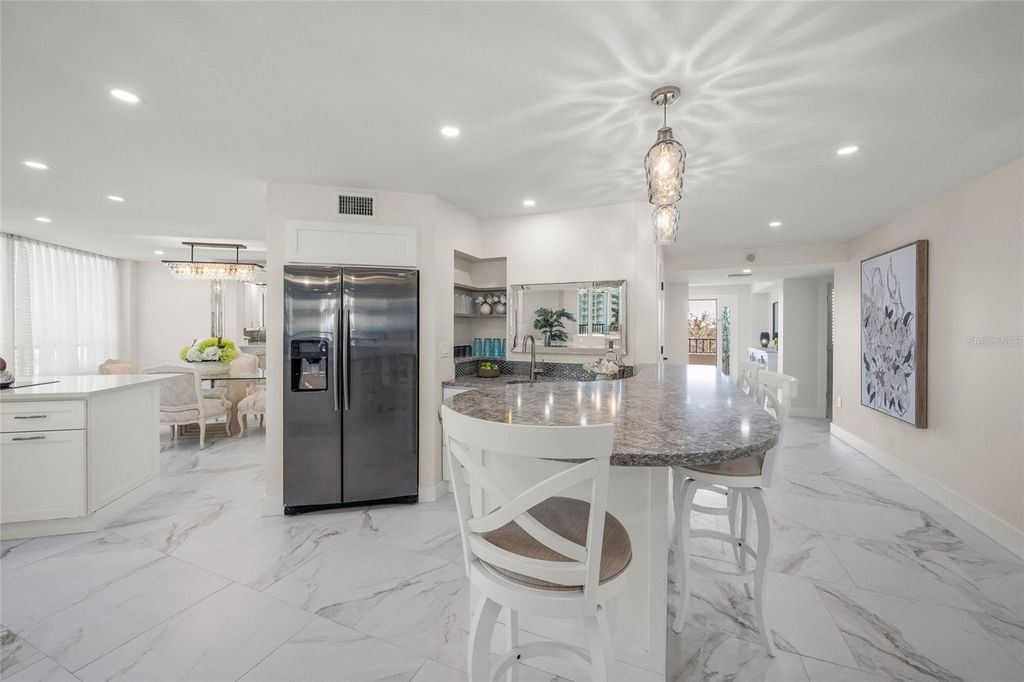 Image 20 of property listing at 5880 MIDNIGHT PASS ROAD 511, Sarasota, FL 34242