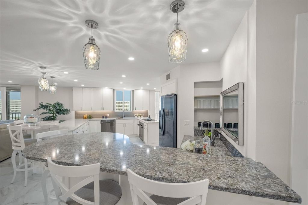 Image 21 of property listing at 5880 MIDNIGHT PASS ROAD 511, Sarasota, FL 34242