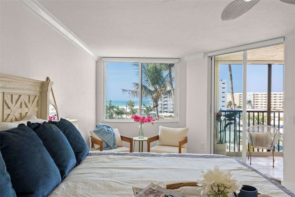 Image 4 of property listing at 5880 MIDNIGHT PASS ROAD 511, Sarasota, FL 34242