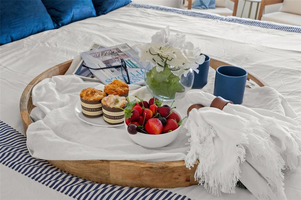 Image 36 of property listing at 5880 MIDNIGHT PASS ROAD 511, Sarasota, FL 34242