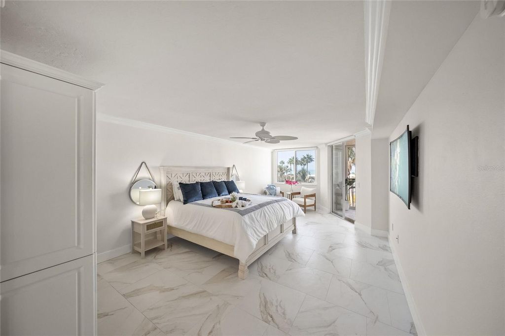 Image 39 of property listing at 5880 MIDNIGHT PASS ROAD 511, Sarasota, FL 34242