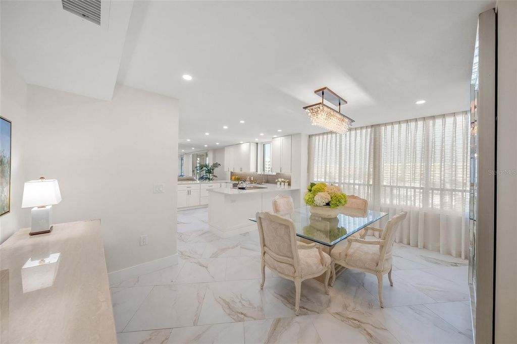 Image 5 of property listing at 5880 MIDNIGHT PASS ROAD 511, Sarasota, FL 34242