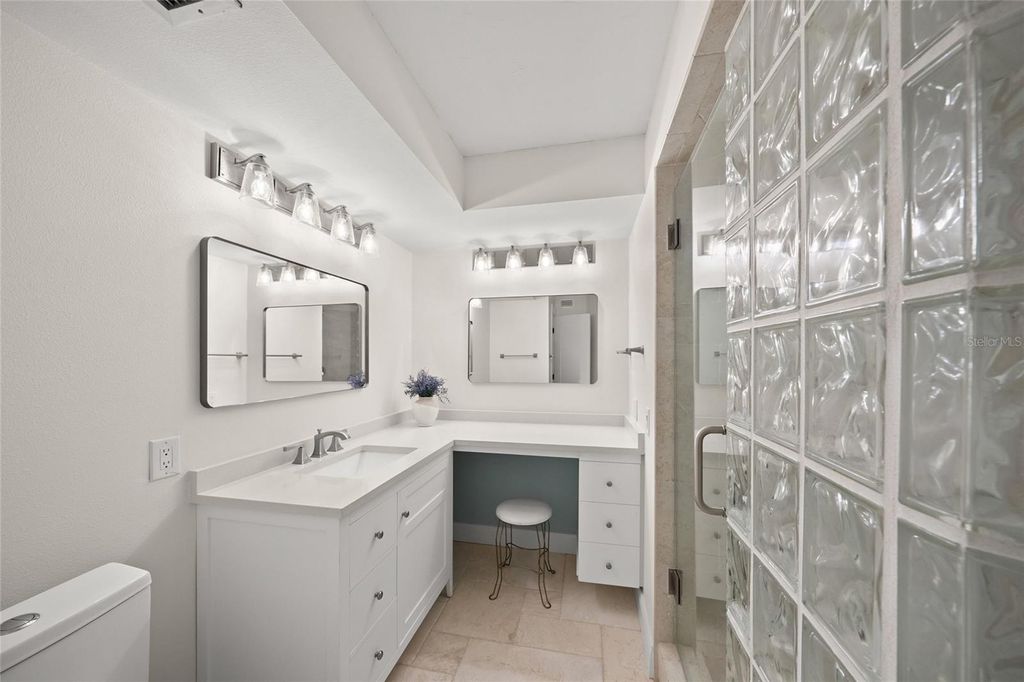 Image 48 of property listing at 5880 MIDNIGHT PASS ROAD 511, Sarasota, FL 34242