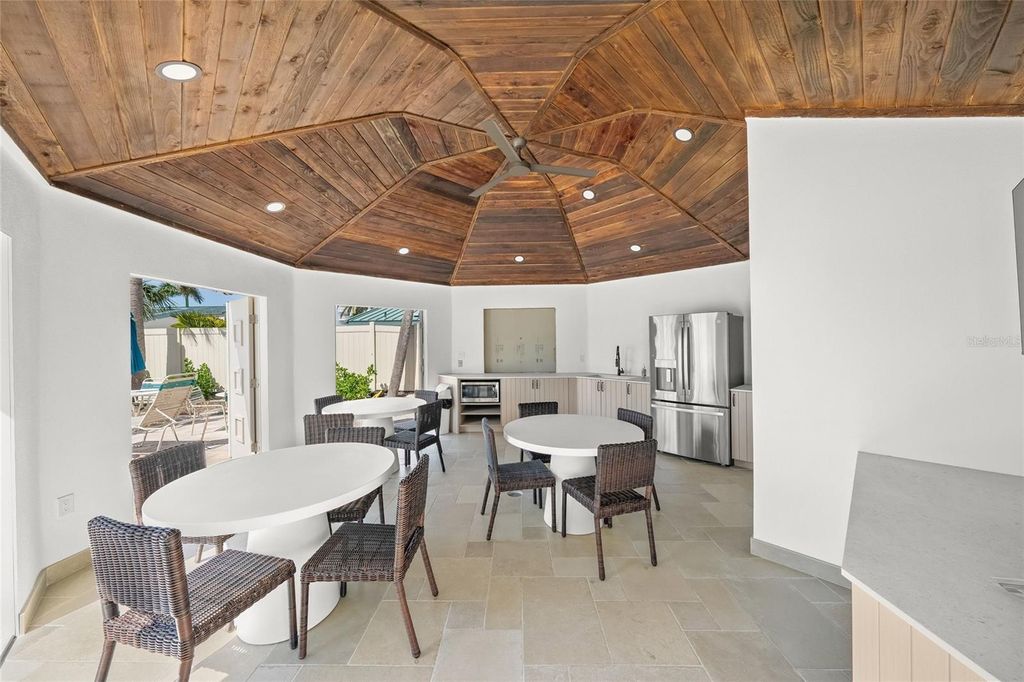 Image 59 of property listing at 5880 MIDNIGHT PASS ROAD 511, Sarasota, FL 34242