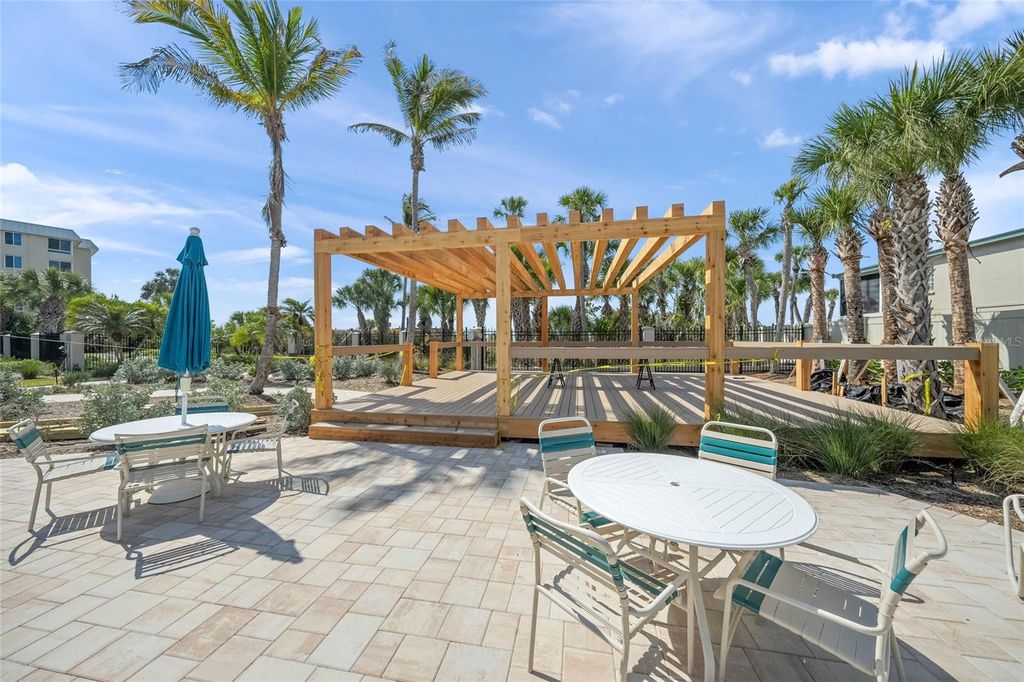 Image 60 of property listing at 5880 MIDNIGHT PASS ROAD 511, Sarasota, FL 34242