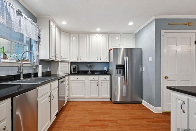 5001 Avron Dr, Metairie, LA 70006