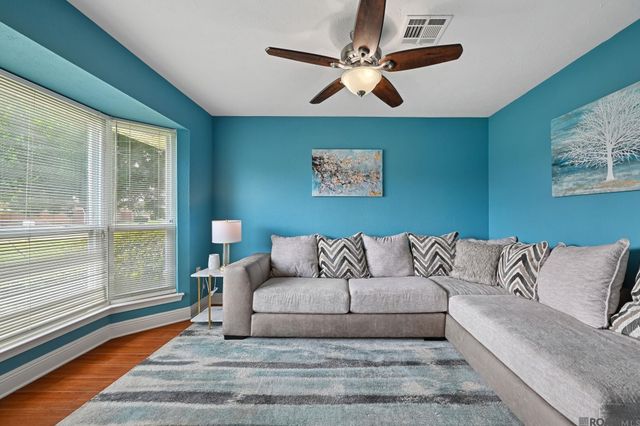 5001 Avron Dr, Metairie, LA 70006