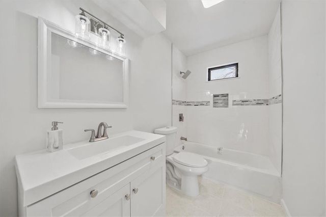 818 W 122nd Terrace, Kansas City, MO 64145